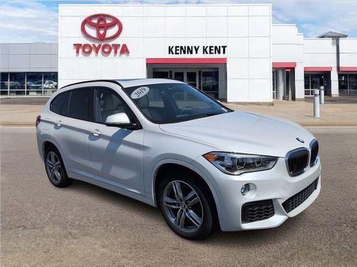 White Metallic 2019 BMW X1 xDrive28i