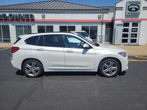 White Metallic 2019 BMW X1 xDrive28i