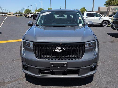 Carbonized Gray Metallic 2025 Ford Maverick Lobo Standard
