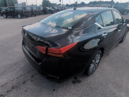 Super Black 2025 Nissan Altima 2.5 SV