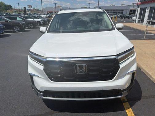 Platinum White Pearl 2025 Honda Pilot Touring 8-Passenger