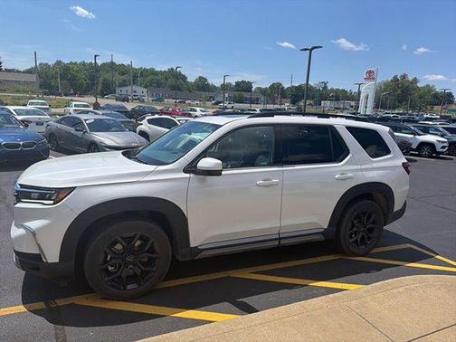Platinum White Pearl 2025 Honda Pilot Touring 8-Passenger