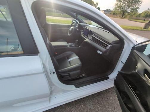 Ice Cap 2025 Toyota Camry SE
