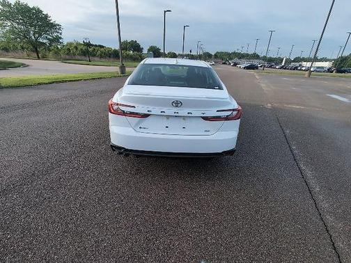 Ice Cap 2025 Toyota Camry SE