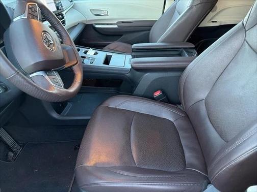 2023 Toyota Sienna Platinum