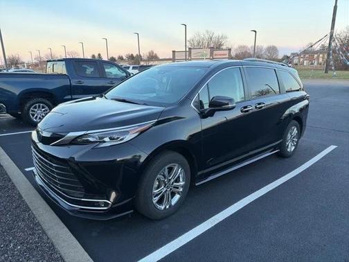 2023 Toyota Sienna Platinum
