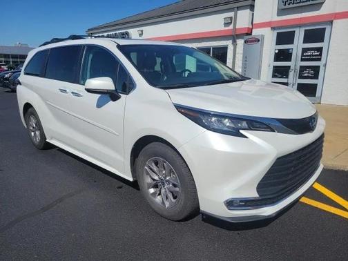 2022 Toyota Sienna XLE 7 Passenger