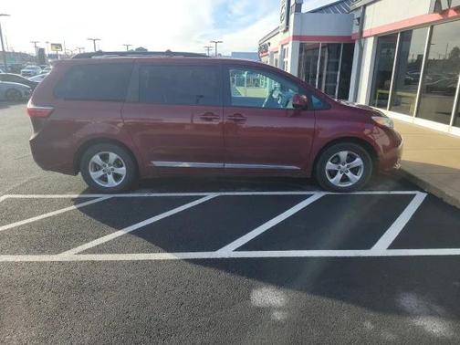2015 Toyota Sienna LE