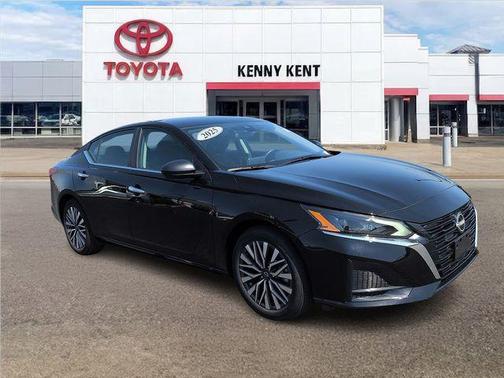 Super Black 2025 Nissan Altima 2.5 SV