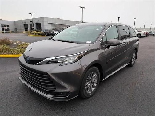 2022 Toyota Sienna LE