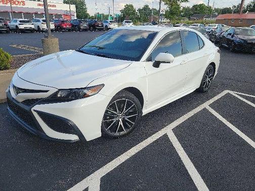 Ice 2023 Toyota Camry SE