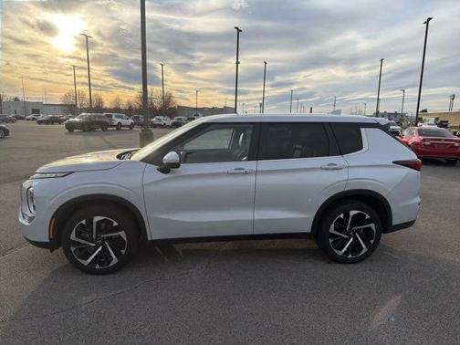 2022 Mitsubishi Outlander SE