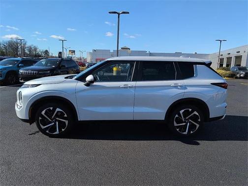 2022 Mitsubishi Outlander SE