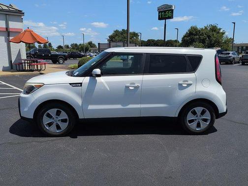 Clear White 2016 Kia Soul Base