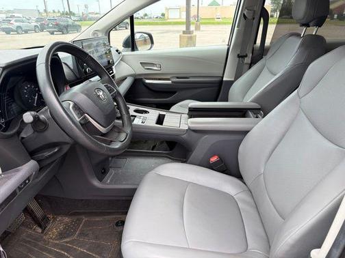 Ice Cap 2024 Toyota Sienna XLE