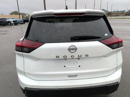 Everest White Pearl 2025 Nissan Rogue S