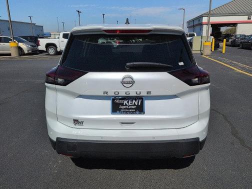 Everest White Pearl 2025 Nissan Rogue S