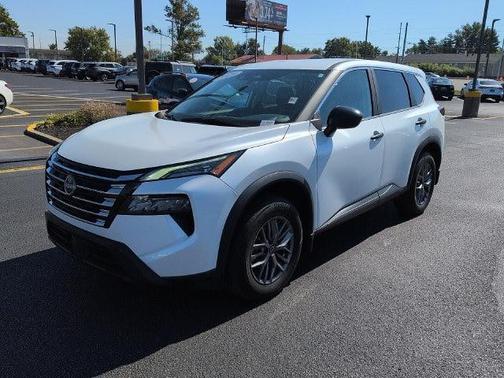 Everest White Pearl 2025 Nissan Rogue S