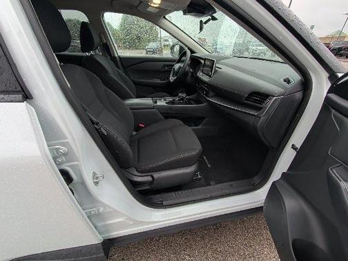 Everest White Pearl 2025 Nissan Rogue S