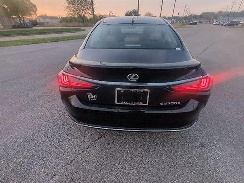 Obsidian 2025 Lexus ES 300h Luxury