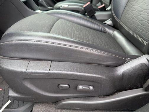 Summit White 2016 Buick Encore Base