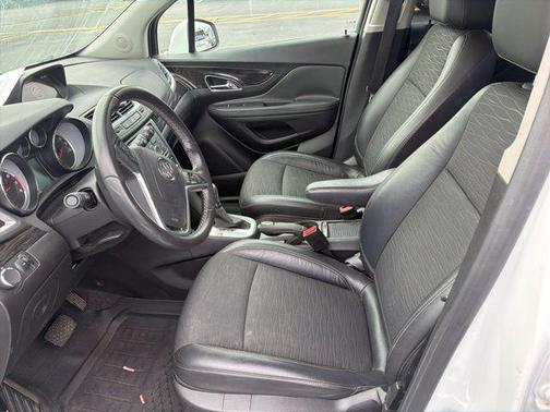 Summit White 2016 Buick Encore Base