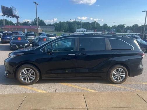 2023 Toyota Sienna XLE 7 Passenger