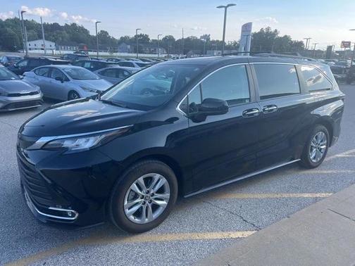 2023 Toyota Sienna XLE 7 Passenger