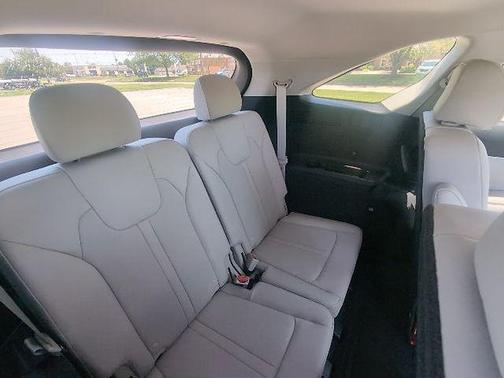 Glacial White Pearl 2023 Kia Sorento EX