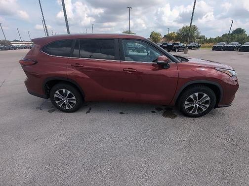 Pearl 2023 Toyota Highlander XLE