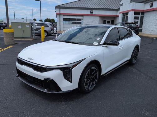 Snow White Pearl 2025 Kia K4 GT-Line