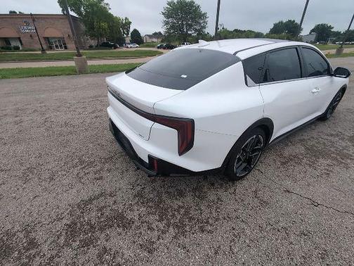 Snow White Pearl 2025 Kia K4 GT-Line