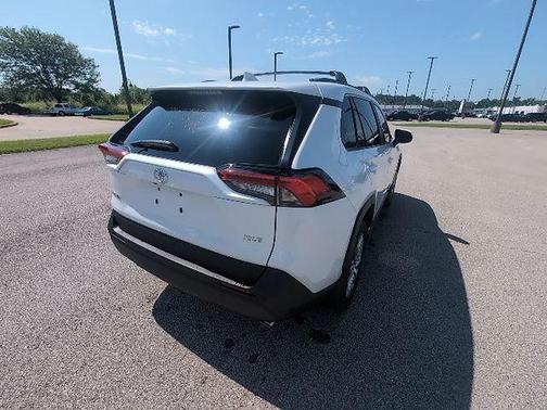 Pearl 2025 Toyota RAV4 XLE Premium