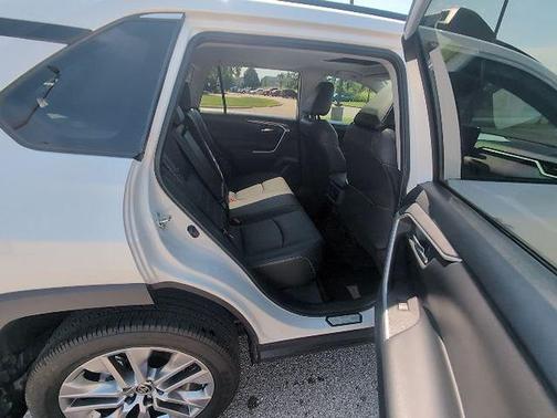 Pearl 2025 Toyota RAV4 XLE Premium