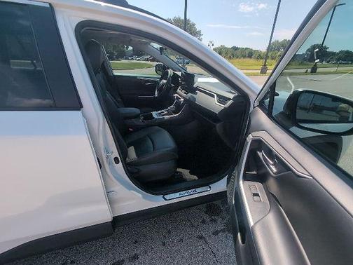Pearl 2025 Toyota RAV4 XLE Premium
