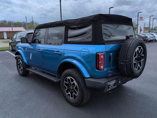 Velocity Blue Metallic 2023 Ford Bronco Outer Banks