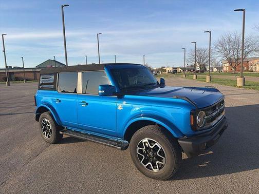 Velocity Blue Metallic 2023 Ford Bronco Outer Banks