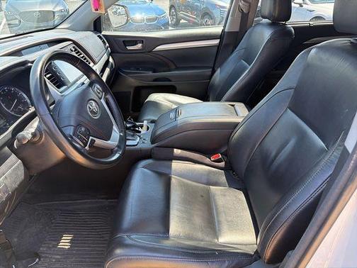 Blizzard Pearl 2017 Toyota Highlander XLE