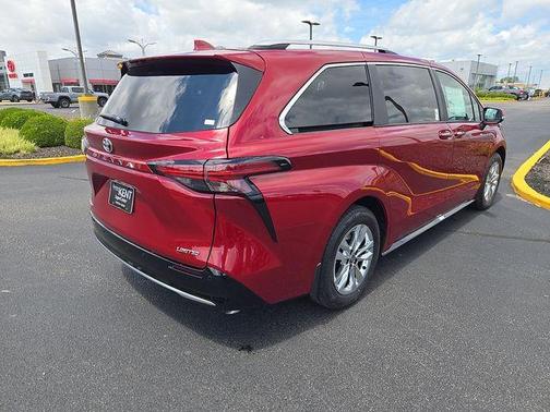 Ruby Flare Pearl 2026 Toyota Sienna Limited