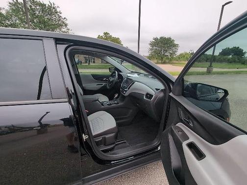 Mosaic Black Metallic 2023 Chevrolet Equinox LS