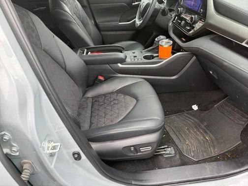 2024 Toyota Highlander Hybrid XLE