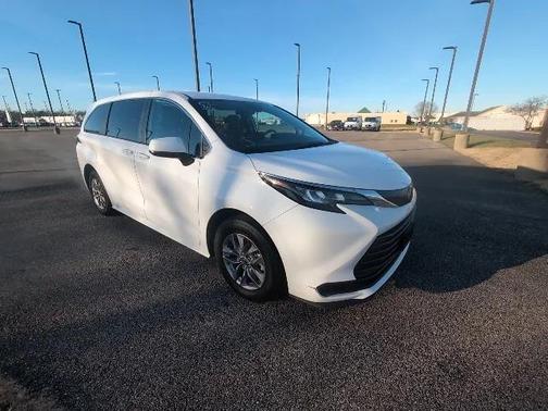 2024 Toyota Sienna LE