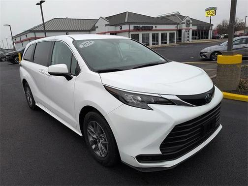 2024 Toyota Sienna LE
