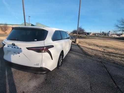 2024 Toyota Sienna LE