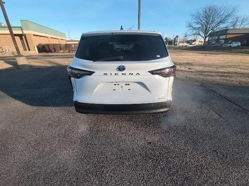 2024 Toyota Sienna LE