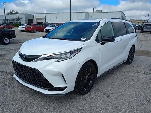 2023 Toyota Sienna XSE 7 Passenger
