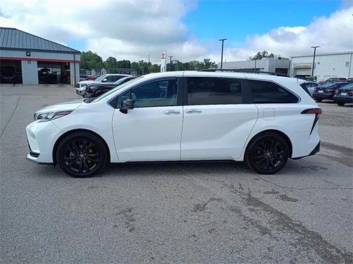 2023 Toyota Sienna XSE 7 Passenger