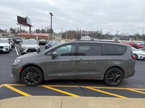 2021 Chrysler Pacifica Touring AWD