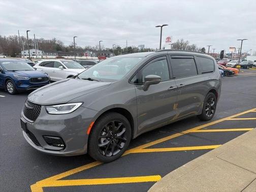 2021 Chrysler Pacifica Touring AWD