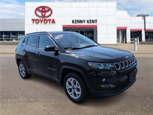 Diamond Black Crystal Pearlcoat 2025 Jeep Compass Latitude